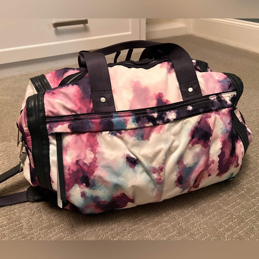 lulu lemon blooming pixie duffle bag